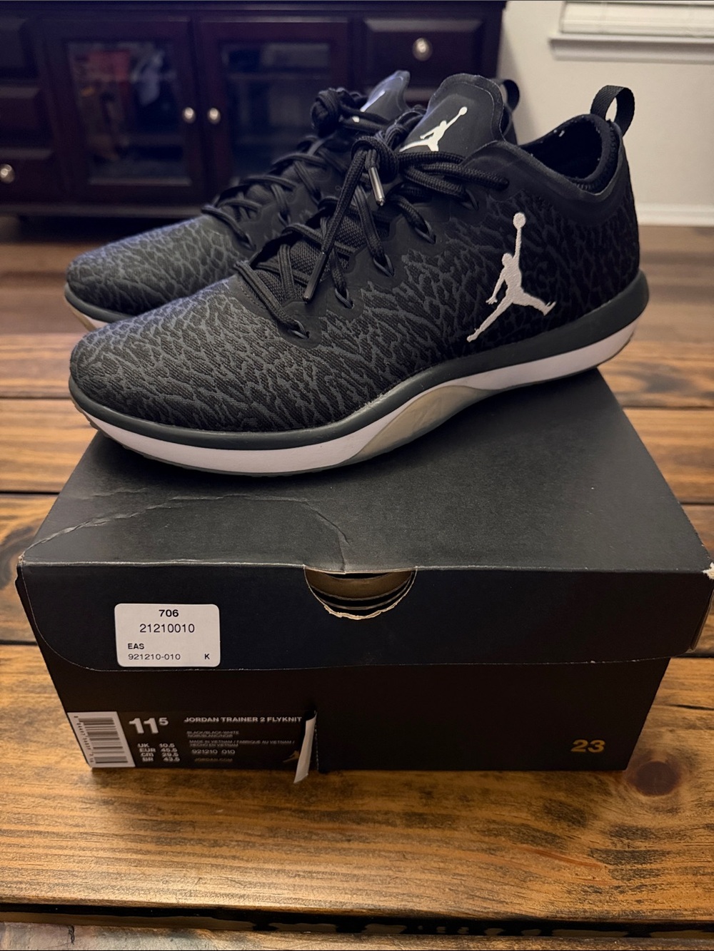 Jordan Trainer 2 FlyKnit. Sz. 11.5
